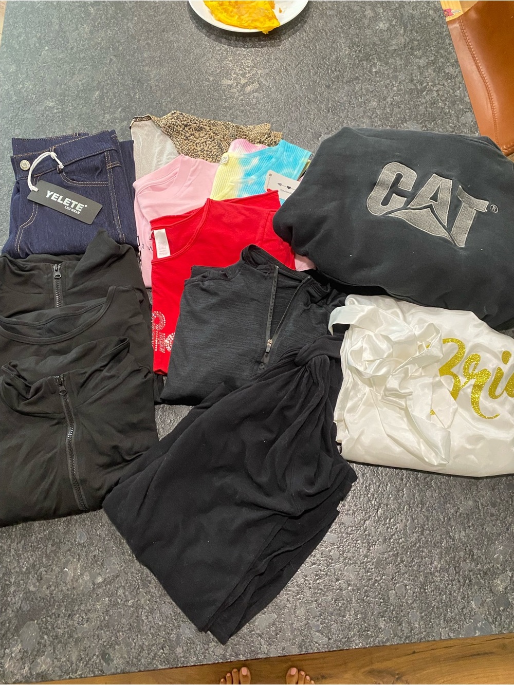 Womenβs Clothes Bundle (12): Tops & Pants